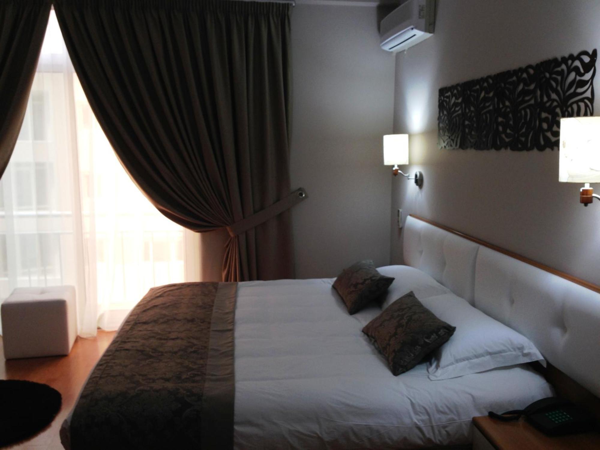 Hotel Arvi Durrës Rom bilde
