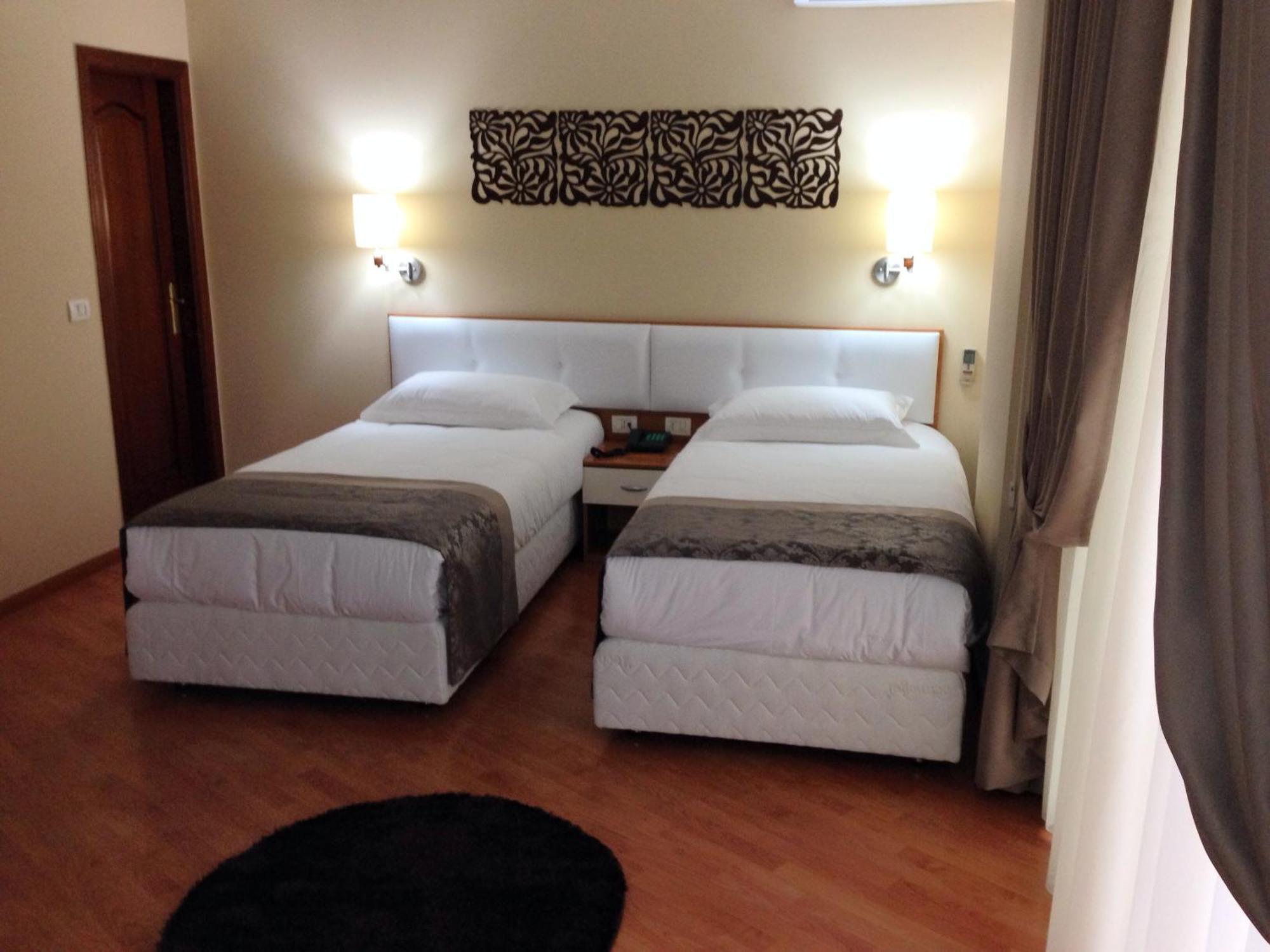 Hotel Arvi Durrës Rom bilde