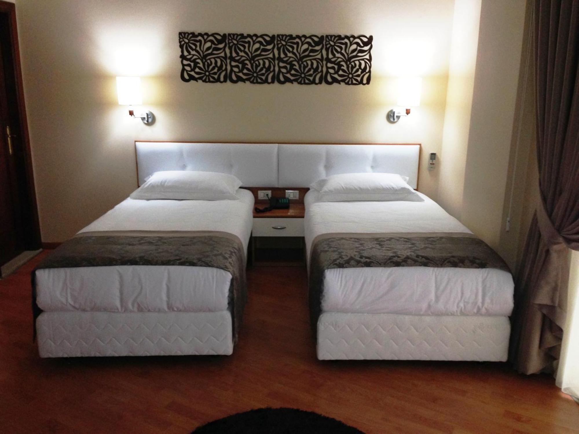 Hotel Arvi Durrës Rom bilde