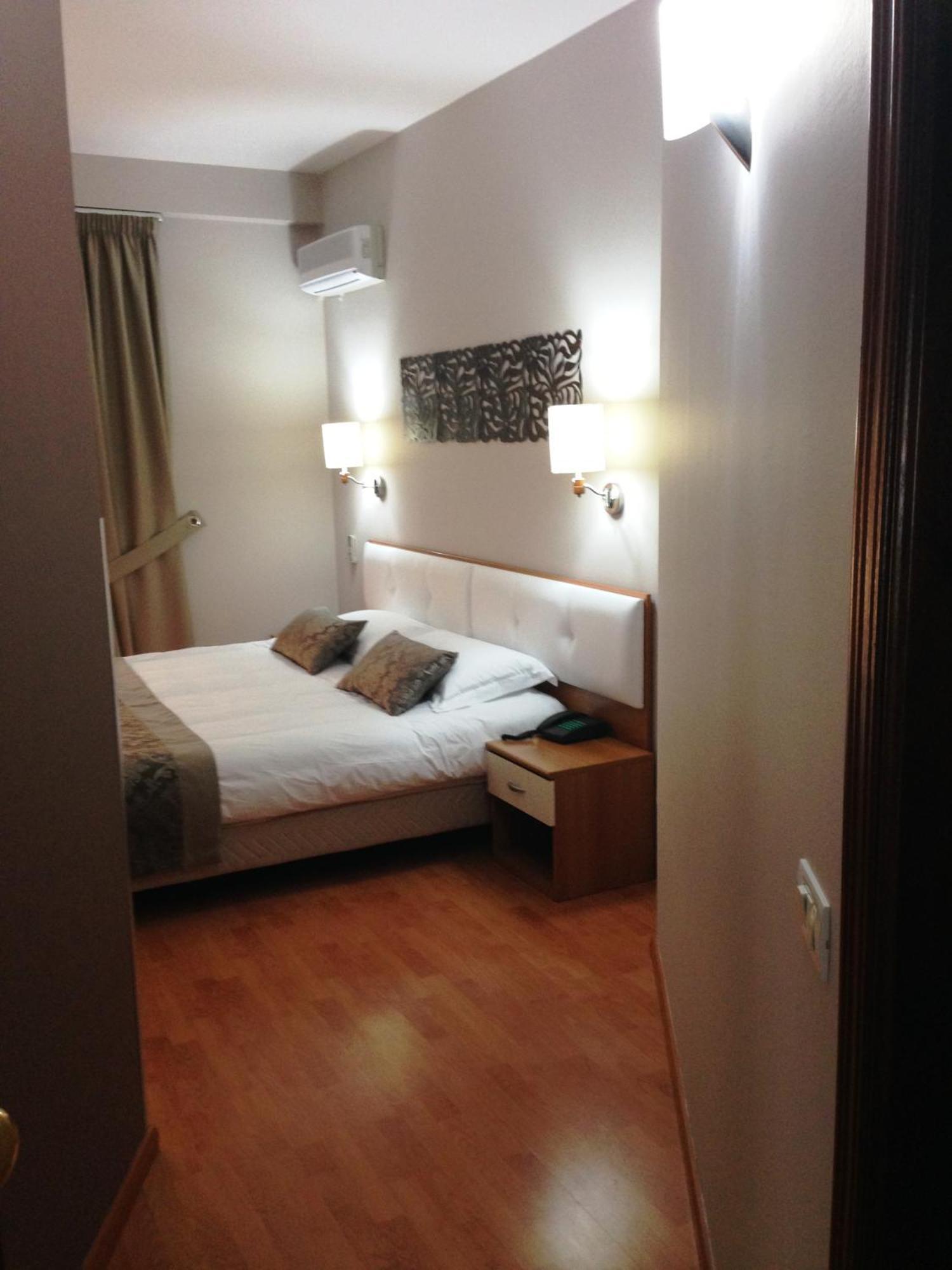 Hotel Arvi Durrës Rom bilde