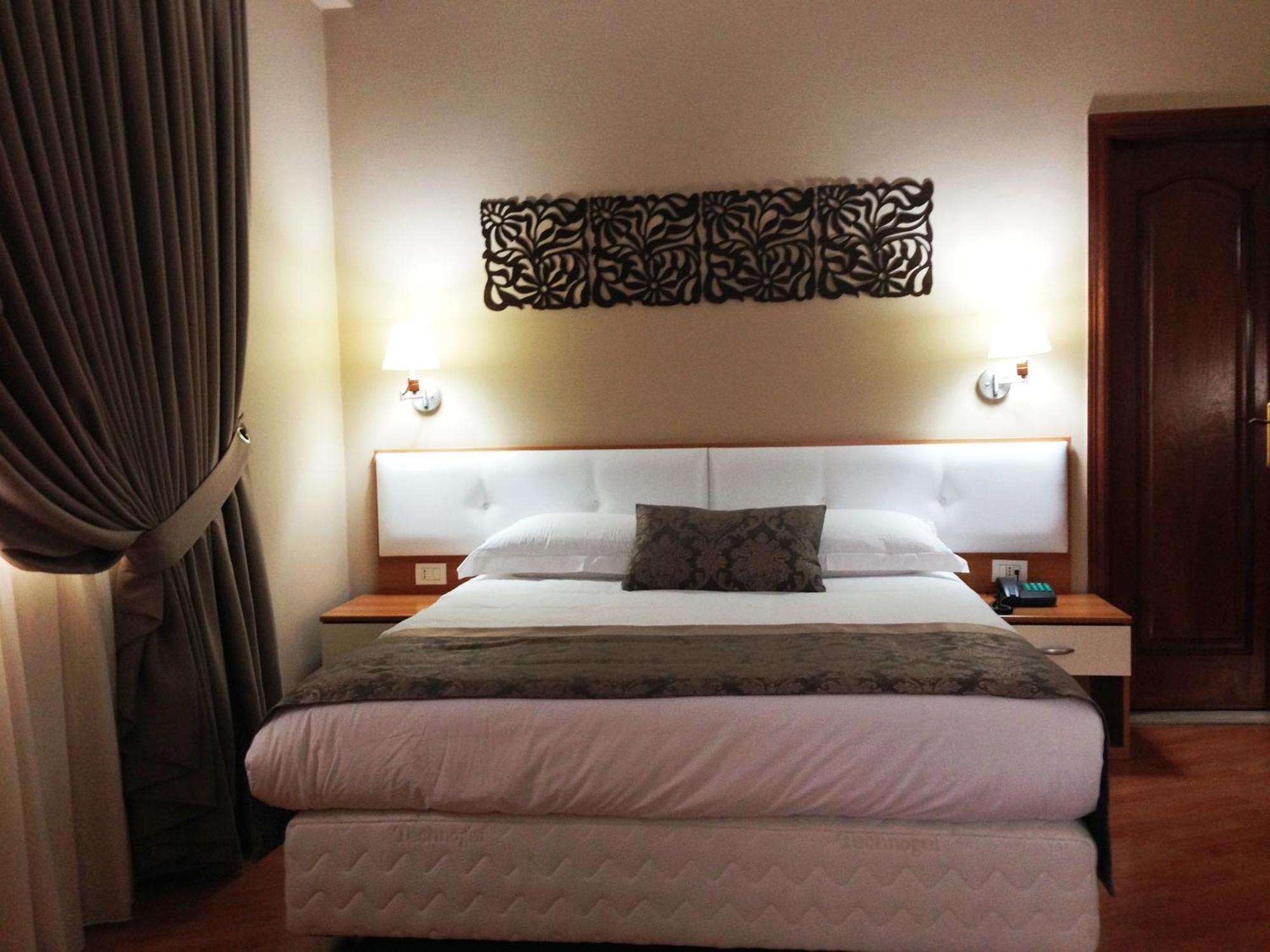 Hotel Arvi Durrës Rom bilde